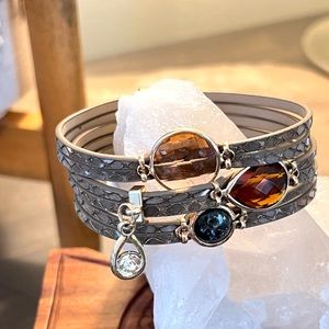 Stunning - glass & leather bracelet.